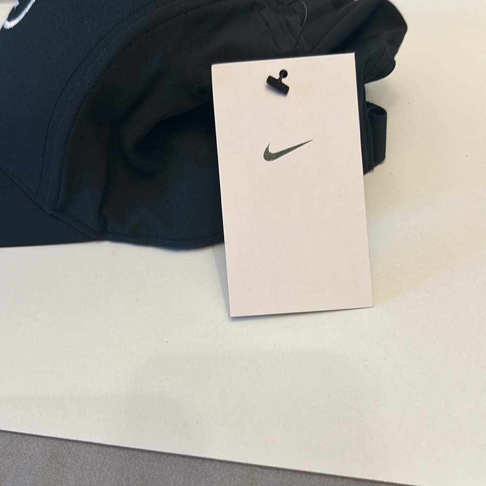 Nike hat - Picture 3 of 3